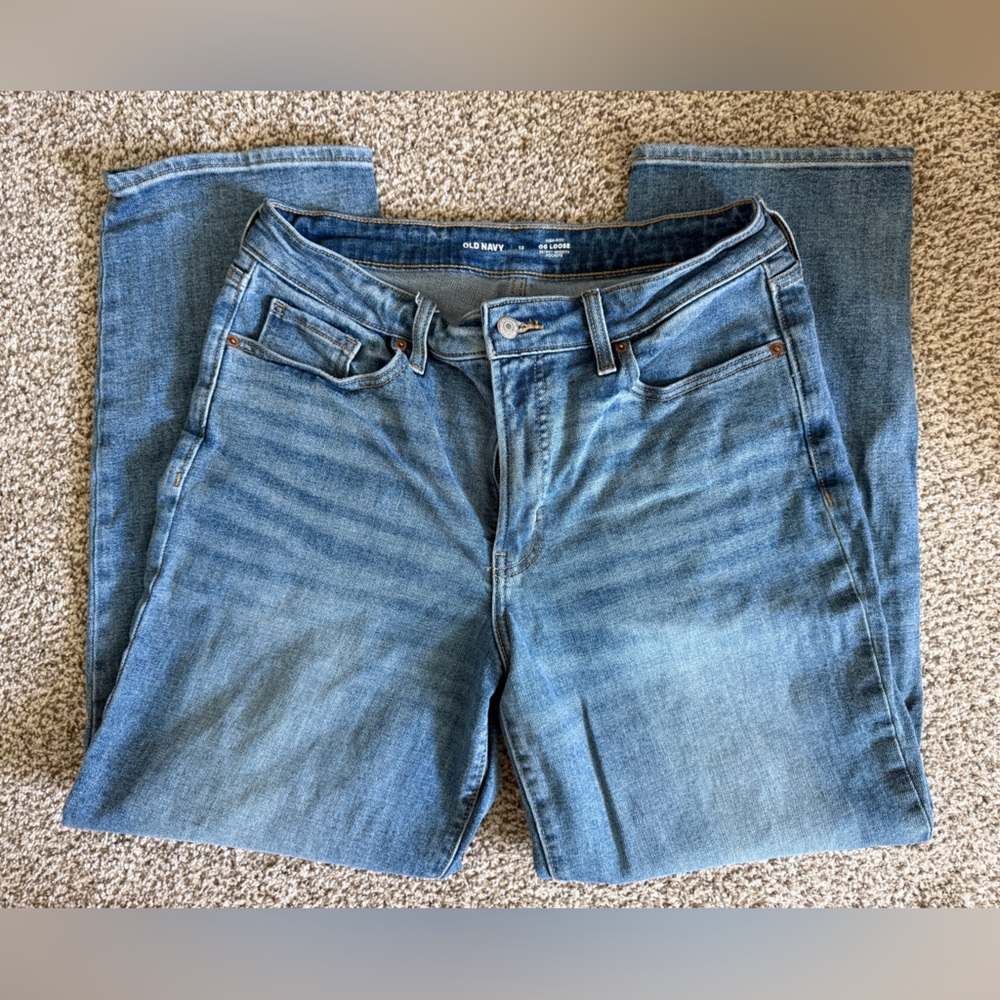Old Navy High-Rise Straight Jeans in Light Blue Wash